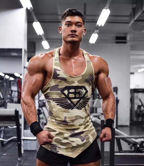 线条与力与美 健身房里的壁纸级腹肌是如何练成的？